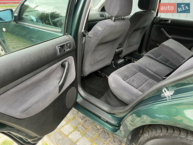 Зеленый Фольксваген Гольф, объемом двигателя 1.6 л и пробегом 221 тыс. км за 5200 $, фото 24 на Automoto.ua