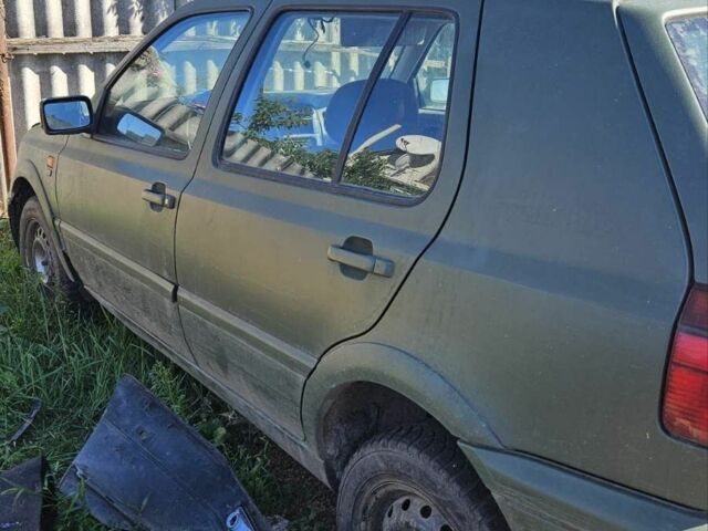 Зеленый Фольксваген Гольф, объемом двигателя 1 л и пробегом 300 тыс. км за 758 $, фото 4 на Automoto.ua