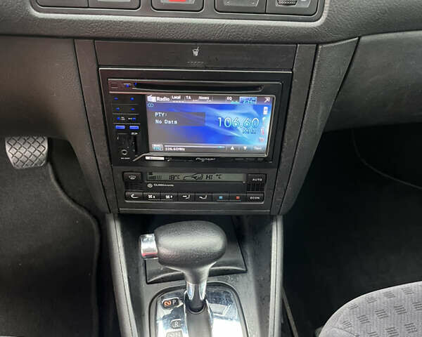 Зеленый Фольксваген Гольф, объемом двигателя 1.6 л и пробегом 221 тыс. км за 5200 $, фото 34 на Automoto.ua