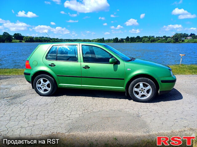 Зеленый Фольксваген Гольф, объемом двигателя 1.6 л и пробегом 196 тыс. км за 3600 $, фото 1 на Automoto.ua