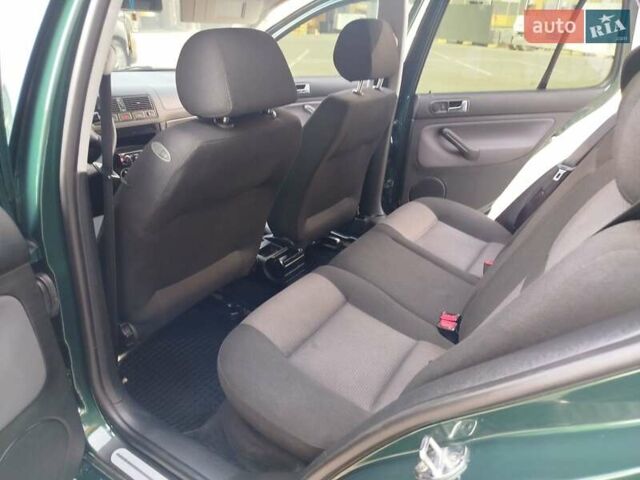 Зеленый Фольксваген Гольф, объемом двигателя 1.6 л и пробегом 307 тыс. км за 4100 $, фото 4 на Automoto.ua