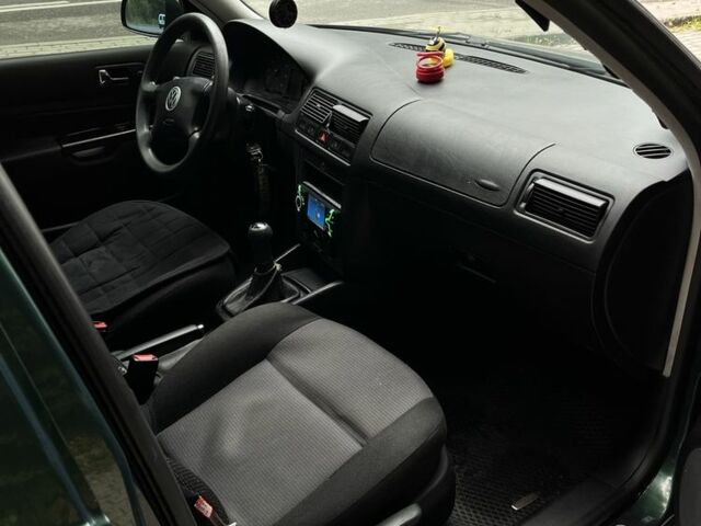 Зеленый Фольксваген Гольф, объемом двигателя 1.4 л и пробегом 230 тыс. км за 3200 $, фото 5 на Automoto.ua