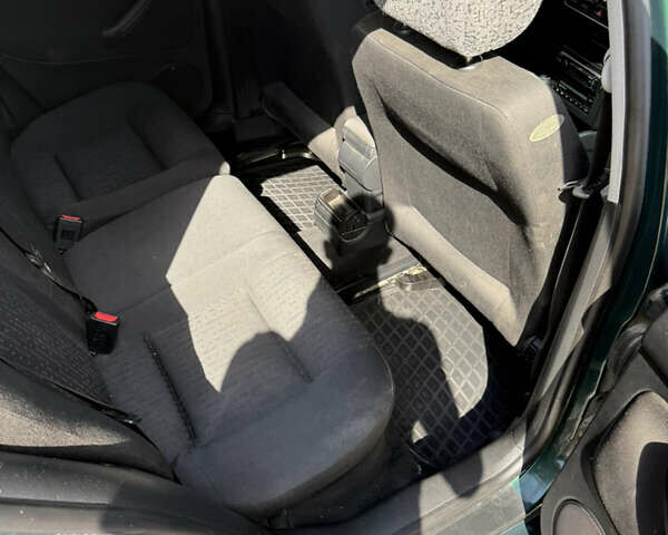 Зелений Фольксваген Гольф, об'ємом двигуна 1.6 л та пробігом 252 тис. км за 3600 $, фото 25 на Automoto.ua