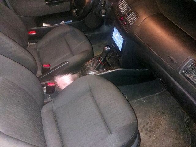 Зелений Фольксваген Гольф, об'ємом двигуна 1.6 л та пробігом 183 тис. км за 3500 $, фото 9 на Automoto.ua