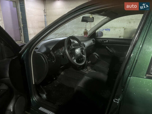 Зеленый Фольксваген Гольф, объемом двигателя 1.39 л и пробегом 210 тыс. км за 2650 $, фото 16 на Automoto.ua