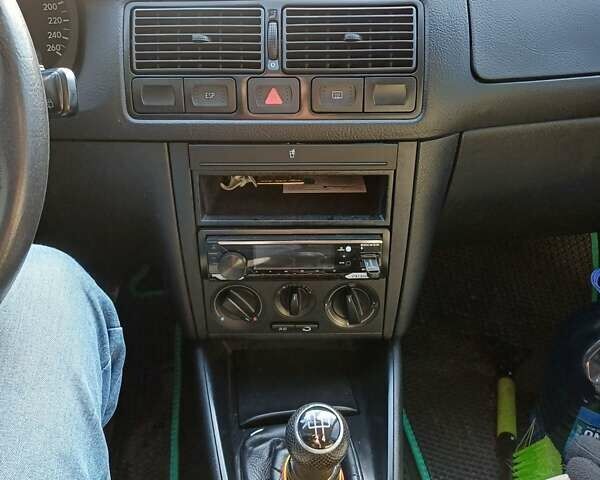 Зеленый Фольксваген Гольф, объемом двигателя 1.6 л и пробегом 237 тыс. км за 4150 $, фото 7 на Automoto.ua