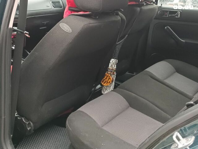 Зеленый Фольксваген Гольф, объемом двигателя 1.6 л и пробегом 170 тыс. км за 4990 $, фото 34 на Automoto.ua