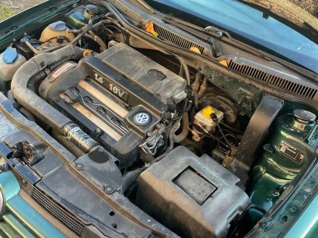 Зеленый Фольксваген Гольф, объемом двигателя 1.4 л и пробегом 230 тыс. км за 3500 $, фото 4 на Automoto.ua