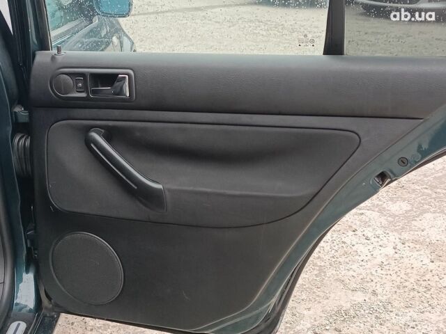 Зеленый Фольксваген Гольф, объемом двигателя 1.6 л и пробегом 170 тыс. км за 4990 $, фото 28 на Automoto.ua