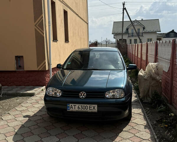 Зеленый Фольксваген Гольф, объемом двигателя 1.6 л и пробегом 238 тыс. км за 3750 $, фото 2 на Automoto.ua