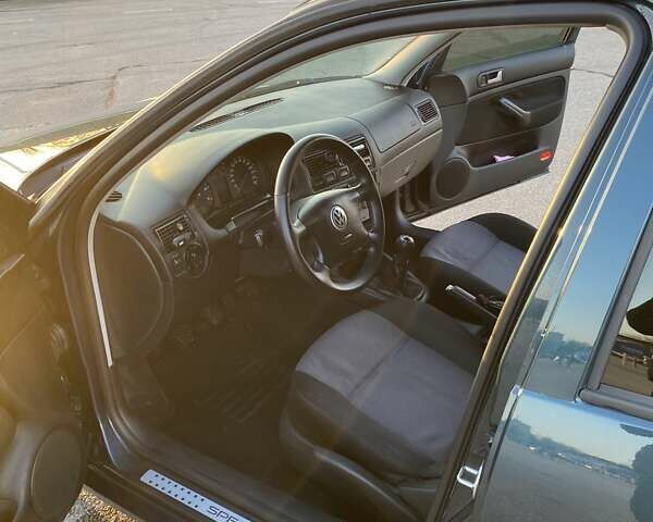 Зеленый Фольксваген Гольф, объемом двигателя 1.6 л и пробегом 250 тыс. км за 4200 $, фото 13 на Automoto.ua