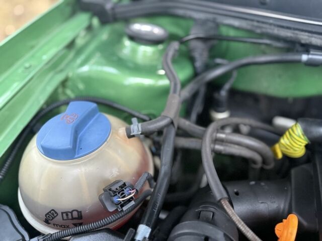 Зеленый Фольксваген Гольф, объемом двигателя 1.4 л и пробегом 160 тыс. км за 4500 $, фото 17 на Automoto.ua