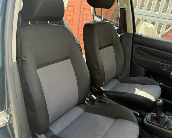 Зеленый Фольксваген Гольф, объемом двигателя 1.6 л и пробегом 238 тыс. км за 3750 $, фото 5 на Automoto.ua