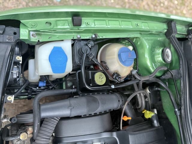 Зеленый Фольксваген Гольф, объемом двигателя 1.4 л и пробегом 160 тыс. км за 4500 $, фото 18 на Automoto.ua