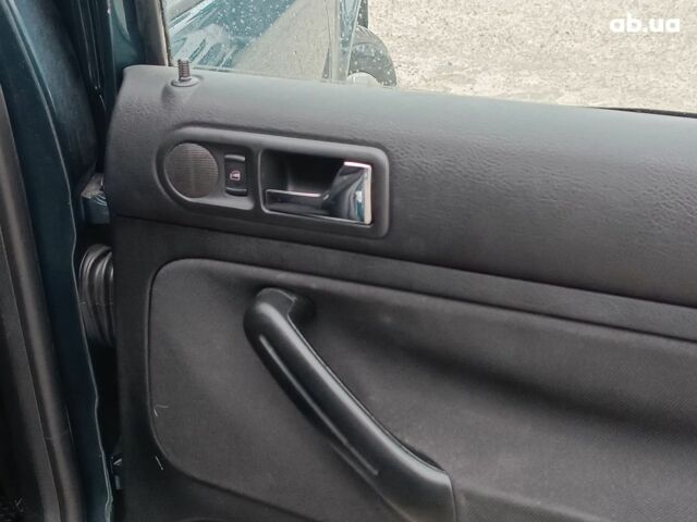 Зеленый Фольксваген Гольф, объемом двигателя 1.6 л и пробегом 170 тыс. км за 4990 $, фото 29 на Automoto.ua