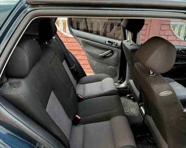 Зеленый Фольксваген Гольф, объемом двигателя 1.6 л и пробегом 238 тыс. км за 3750 $, фото 11 на Automoto.ua