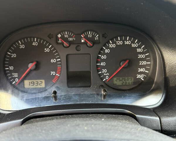 Зелений Фольксваген Гольф, об'ємом двигуна 1.6 л та пробігом 252 тис. км за 3600 $, фото 18 на Automoto.ua