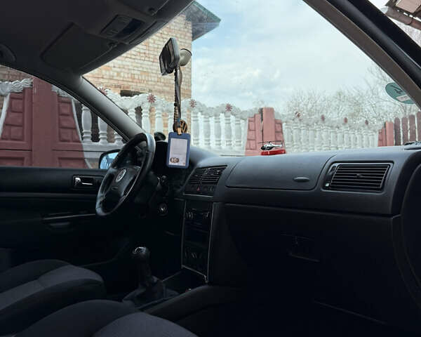 Зеленый Фольксваген Гольф, объемом двигателя 1.6 л и пробегом 238 тыс. км за 3750 $, фото 6 на Automoto.ua