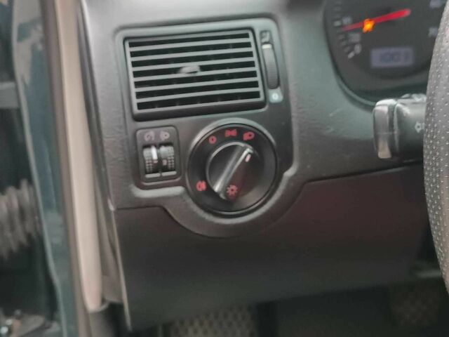 Зеленый Фольксваген Гольф, объемом двигателя 1.6 л и пробегом 170 тыс. км за 4990 $, фото 17 на Automoto.ua