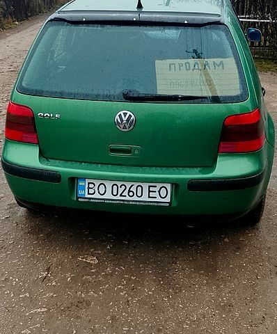 Зеленый Фольксваген Гольф, объемом двигателя 1.4 л и пробегом 216 тыс. км за 3700 $, фото 2 на Automoto.ua