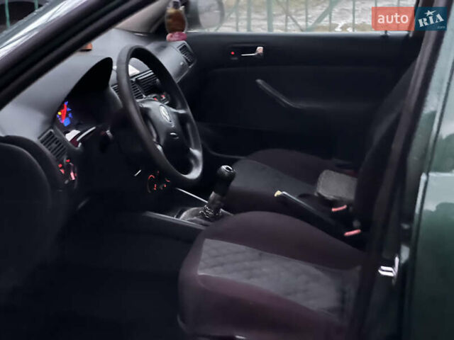 Зеленый Фольксваген Гольф, объемом двигателя 1.39 л и пробегом 210 тыс. км за 2650 $, фото 11 на Automoto.ua