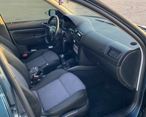 Зеленый Фольксваген Гольф, объемом двигателя 1.6 л и пробегом 250 тыс. км за 4200 $, фото 9 на Automoto.ua