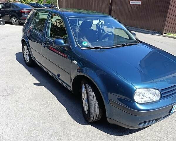 Зеленый Фольксваген Гольф, объемом двигателя 1.39 л и пробегом 250 тыс. км за 4700 $, фото 1 на Automoto.ua