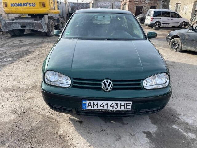 Зеленый Фольксваген Гольф, объемом двигателя 1.4 л и пробегом 230 тыс. км за 3500 $, фото 1 на Automoto.ua