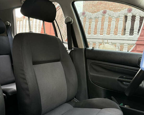 Зеленый Фольксваген Гольф, объемом двигателя 1.6 л и пробегом 238 тыс. км за 3750 $, фото 9 на Automoto.ua