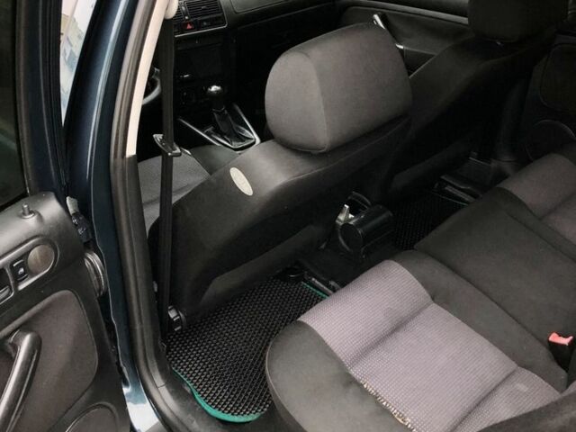 Зеленый Фольксваген Гольф, объемом двигателя 1.6 л и пробегом 251 тыс. км за 4350 $, фото 8 на Automoto.ua