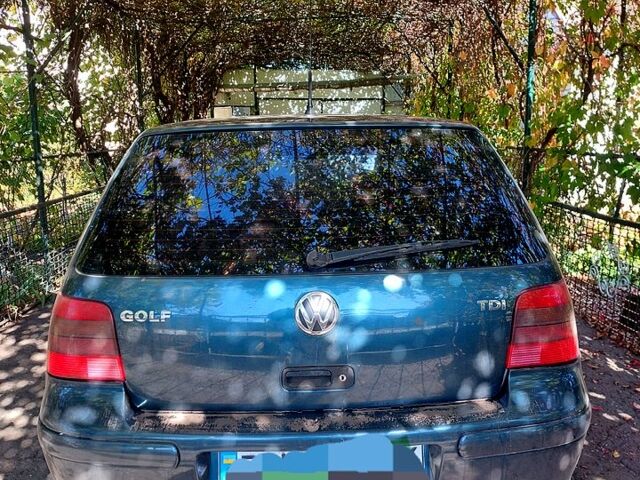 Зеленый Фольксваген Гольф, объемом двигателя 1.9 л и пробегом 310 тыс. км за 3100 $, фото 1 на Automoto.ua