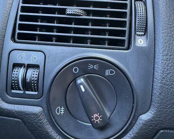 Зеленый Фольксваген Гольф, объемом двигателя 1.4 л и пробегом 240 тыс. км за 4250 $, фото 9 на Automoto.ua