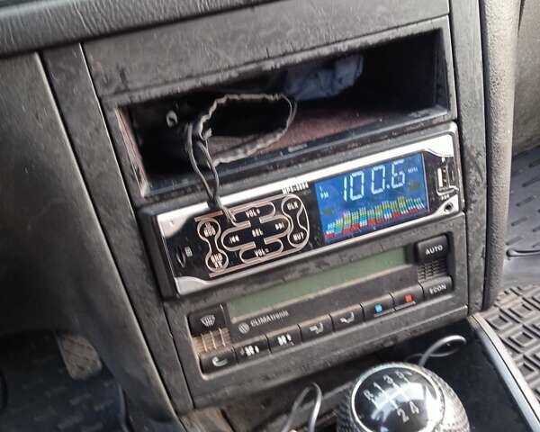 Зелений Фольксваген Гольф, об'ємом двигуна 1.4 л та пробігом 217 тис. км за 4500 $, фото 17 на Automoto.ua