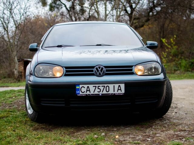 Зеленый Фольксваген Гольф, объемом двигателя 2 л и пробегом 250 тыс. км за 3950 $, фото 1 на Automoto.ua