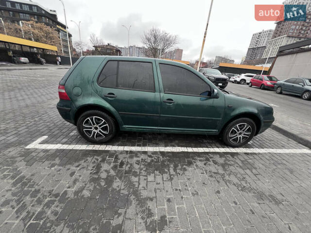 Зеленый Фольксваген Гольф, объемом двигателя 1.9 л и пробегом 295 тыс. км за 3900 $, фото 2 на Automoto.ua