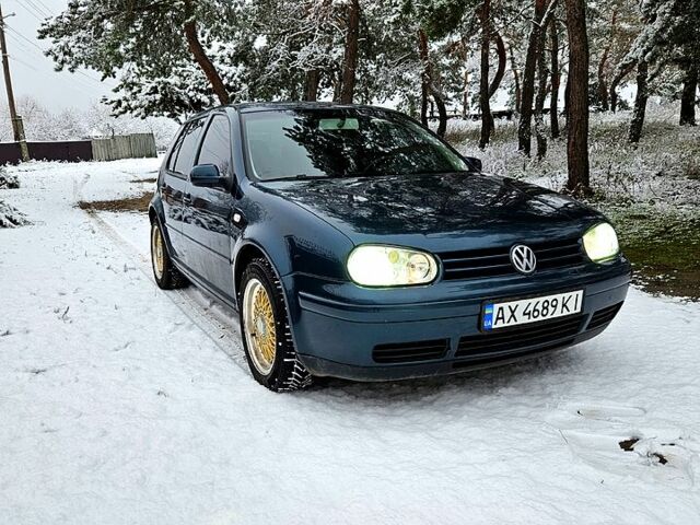 Зеленый Фольксваген Гольф, объемом двигателя 1.6 л и пробегом 220 тыс. км за 5000 $, фото 1 на Automoto.ua