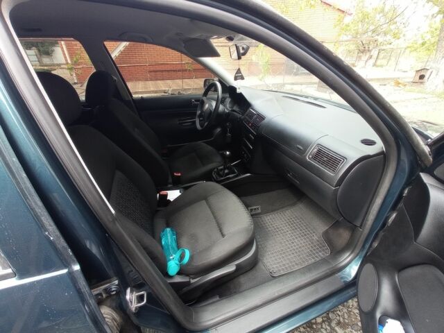 Зелений Фольксваген Гольф, об'ємом двигуна 1 л та пробігом 270 тис. км за 4000 $, фото 6 на Automoto.ua