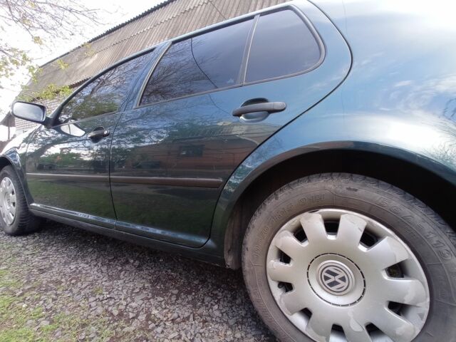 Зелений Фольксваген Гольф, об'ємом двигуна 1 л та пробігом 270 тис. км за 4000 $, фото 1 на Automoto.ua