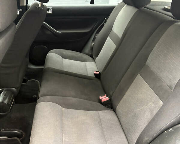 Зеленый Фольксваген Гольф, объемом двигателя 1.39 л и пробегом 248 тыс. км за 2999 $, фото 6 на Automoto.ua