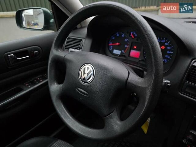 Зеленый Фольксваген Гольф, объемом двигателя 1.4 л и пробегом 150 тыс. км за 4050 $, фото 33 на Automoto.ua
