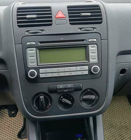 Зеленый Фольксваген Гольф, объемом двигателя 1.6 л и пробегом 232 тыс. км за 5700 $, фото 15 на Automoto.ua