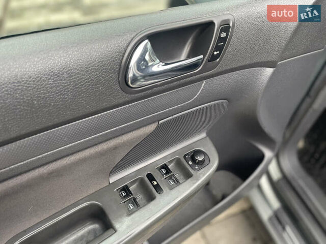 Зеленый Фольксваген Гольф, объемом двигателя 1.9 л и пробегом 304 тыс. км за 4450 $, фото 9 на Automoto.ua