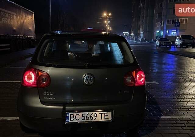 Зелений Фольксваген Гольф, об'ємом двигуна 1.6 л та пробігом 242 тис. км за 6500 $, фото 1 на Automoto.ua