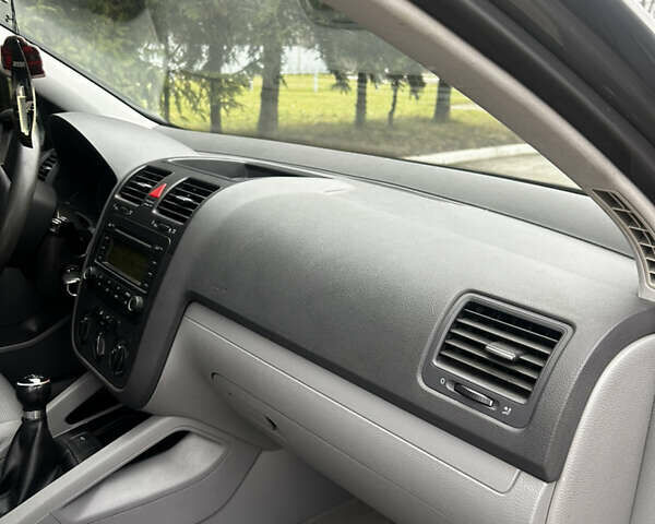 Зелений Фольксваген Гольф, об'ємом двигуна 1.6 л та пробігом 232 тис. км за 5699 $, фото 7 на Automoto.ua