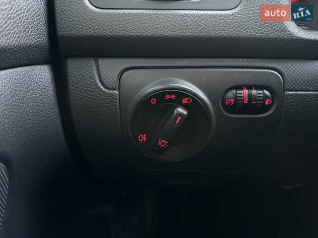 Зеленый Фольксваген Гольф, объемом двигателя 1.4 л и пробегом 274 тыс. км за 4700 $, фото 26 на Automoto.ua