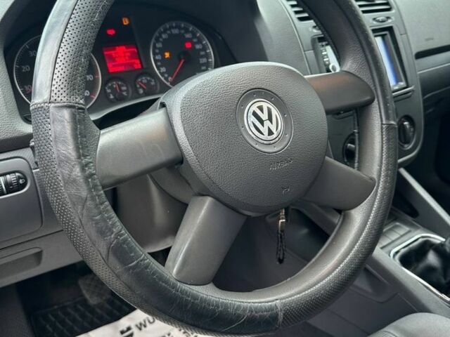 Зеленый Фольксваген Гольф, объемом двигателя 1.6 л и пробегом 299 тыс. км за 4900 $, фото 6 на Automoto.ua