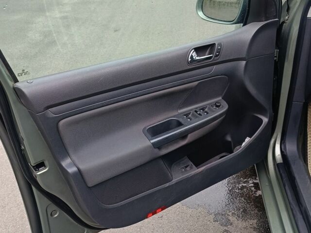 Зеленый Фольксваген Гольф, объемом двигателя 1.6 л и пробегом 232 тыс. км за 5700 $, фото 10 на Automoto.ua