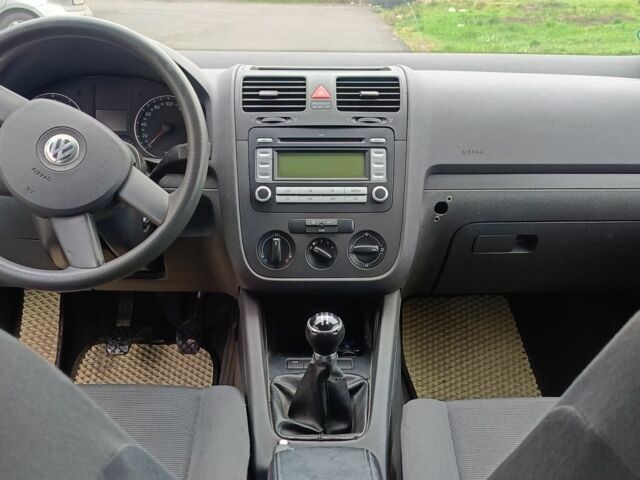 Зеленый Фольксваген Гольф, объемом двигателя 1.6 л и пробегом 232 тыс. км за 5700 $, фото 13 на Automoto.ua