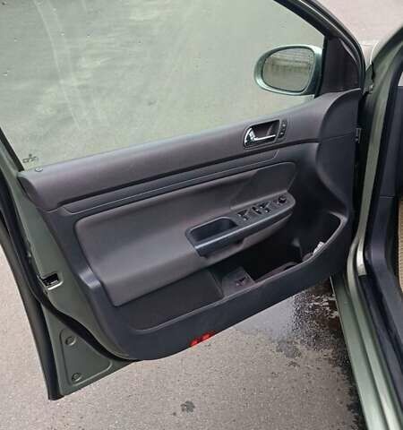 Зеленый Фольксваген Гольф, объемом двигателя 1.6 л и пробегом 232 тыс. км за 5700 $, фото 13 на Automoto.ua