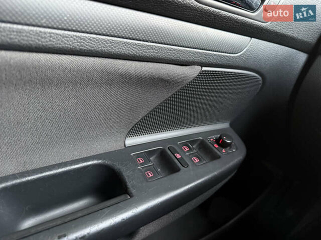 Зеленый Фольксваген Гольф, объемом двигателя 1.4 л и пробегом 274 тыс. км за 4700 $, фото 29 на Automoto.ua